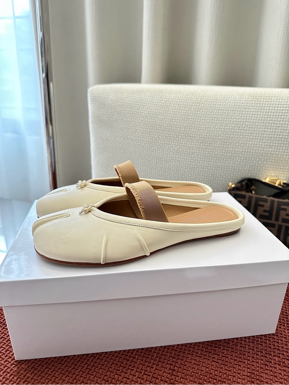 Maison Martin Margiela Cream Leather Slip-On Mules - Picture 5 of 8
